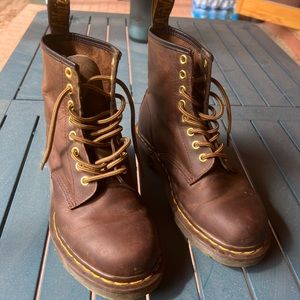 Dr. Martins 1460 CRAZY HORSE LEATHER LACE UP BOOTS